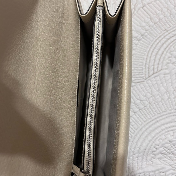 Dionysus Small GUCCI Shoulder Bag - Timeless Elegance - Picture 8 of 11